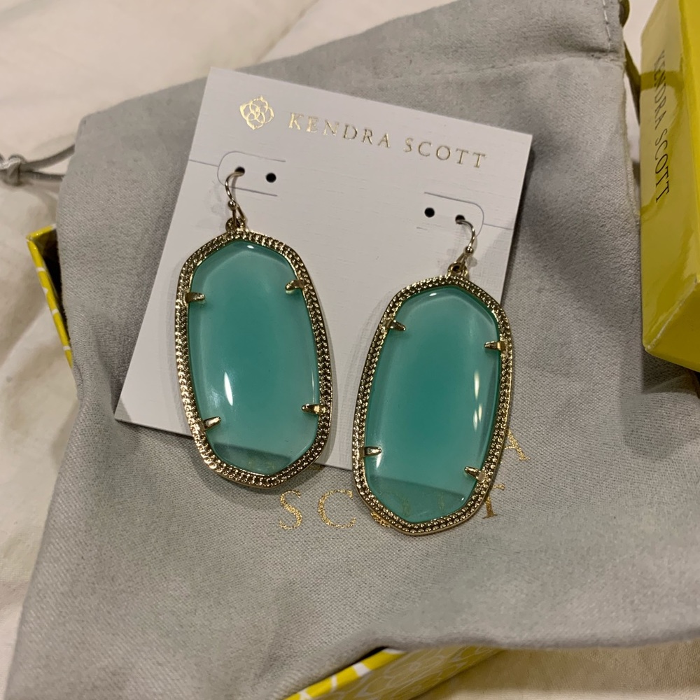 Kendra Scott Danielle earrings in chalcedony EUC